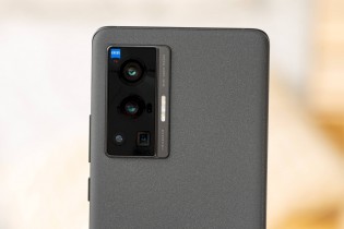  Камера vivo X70 Pro (global) использует специальный датчик IMX766V и антибликовое покрытие ZEISS T * 