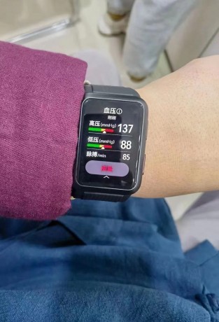  Huawei Watch Поле D и показания артериального давления (изображения: через Weibo) 