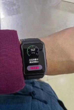  Huawei Watch D считывание пульса и меню состояния здоровья (изображения: через Weibo) 